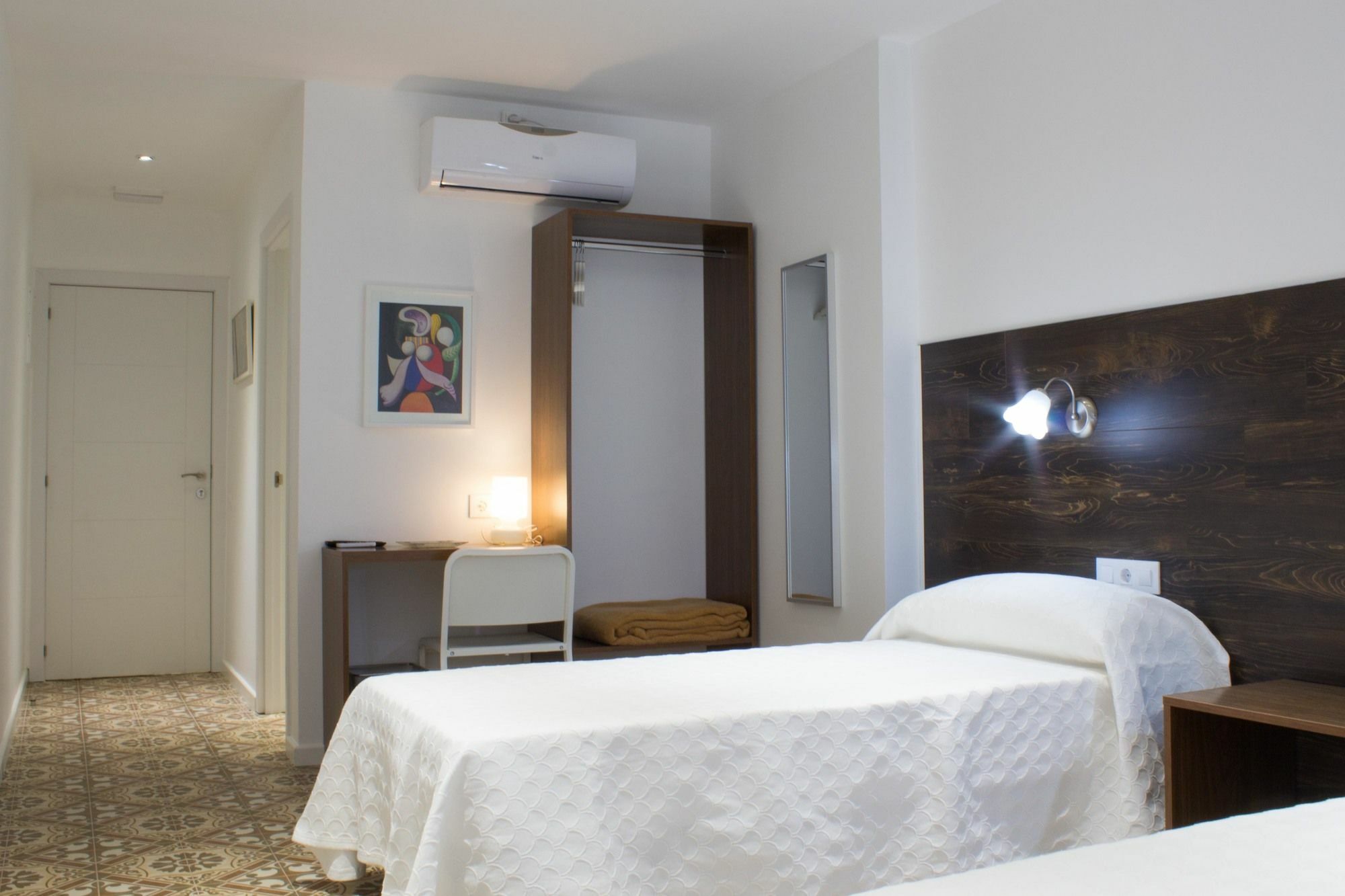 ホテル オスタル ノヴァバルセロナ エクステリア 写真