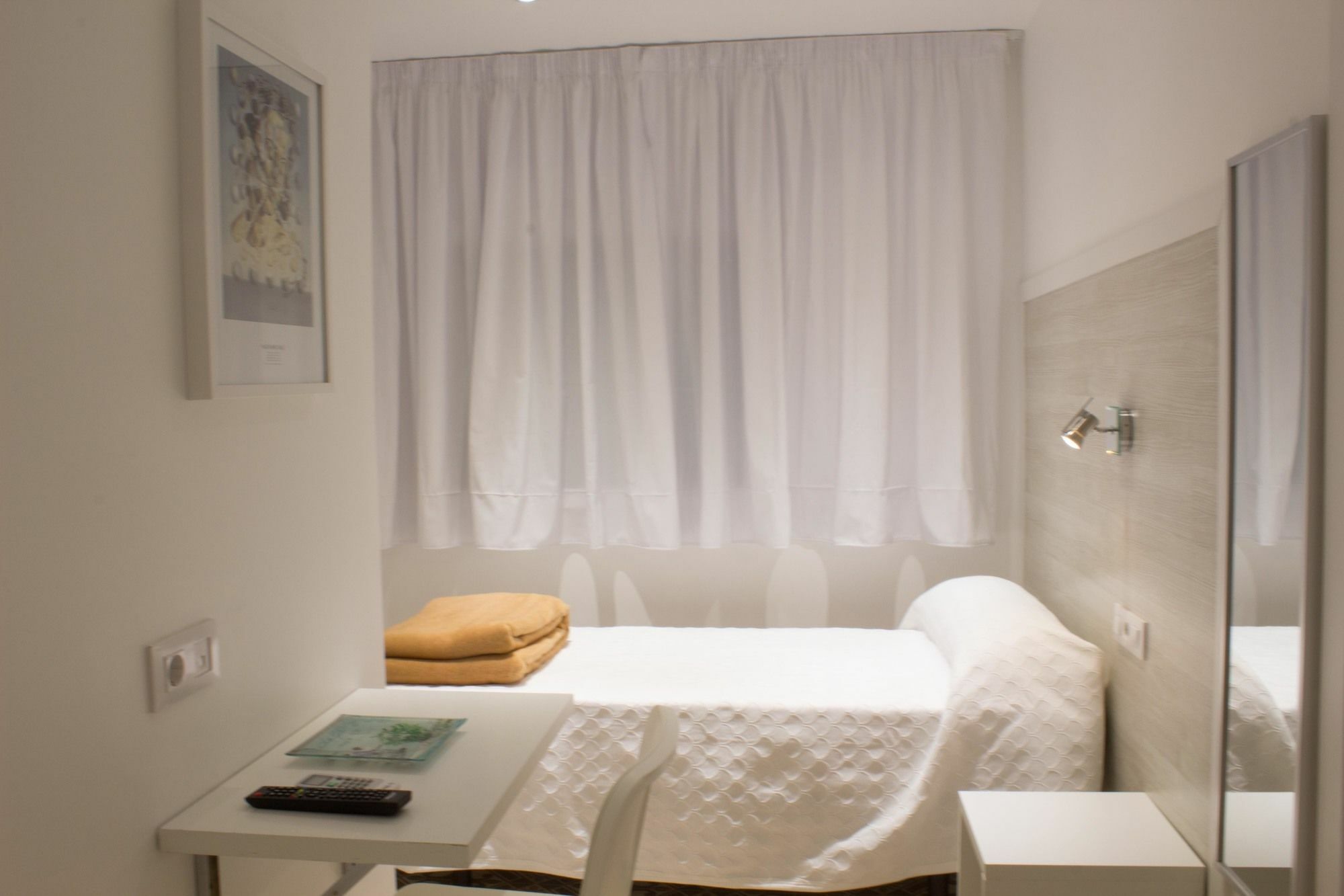 ホテル オスタル ノヴァバルセロナ エクステリア 写真